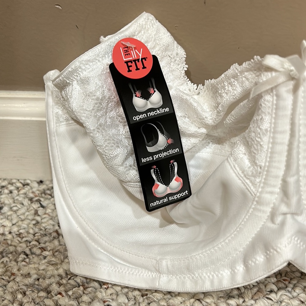 NWT Lilyette by Bali White Bra Unlined/Unpadded